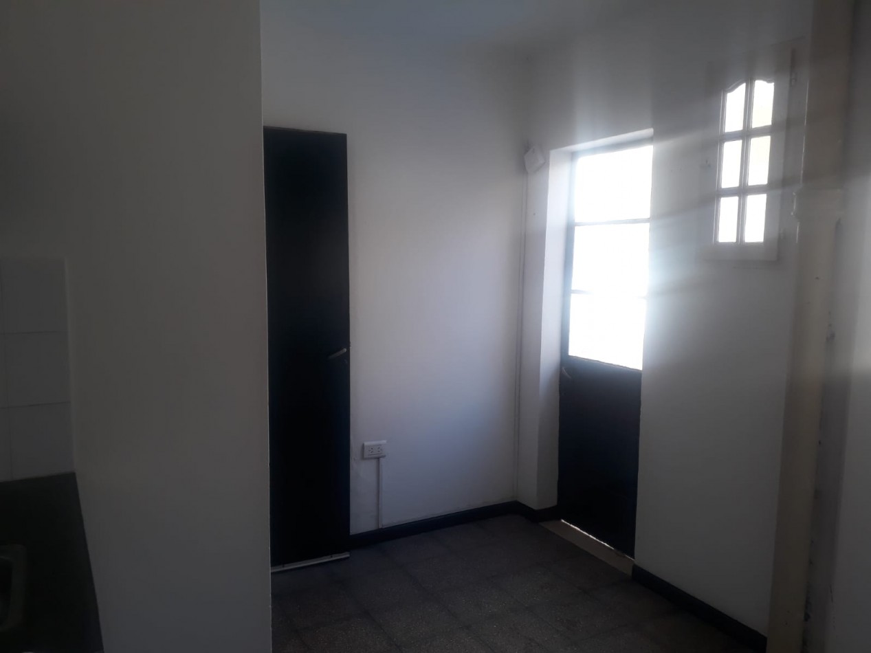  16 y 58 PH EN PLANTA BAJA SOBRE LOTE 10X30  150M2 CUBIERTOS 