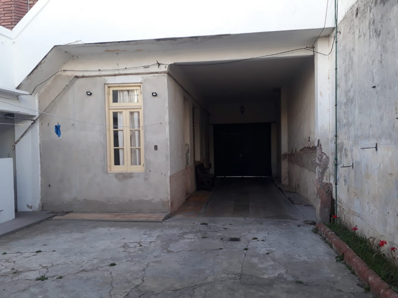  16 y 58 PH EN PLANTA BAJA SOBRE LOTE 10X30  150M2 CUBIERTOS 