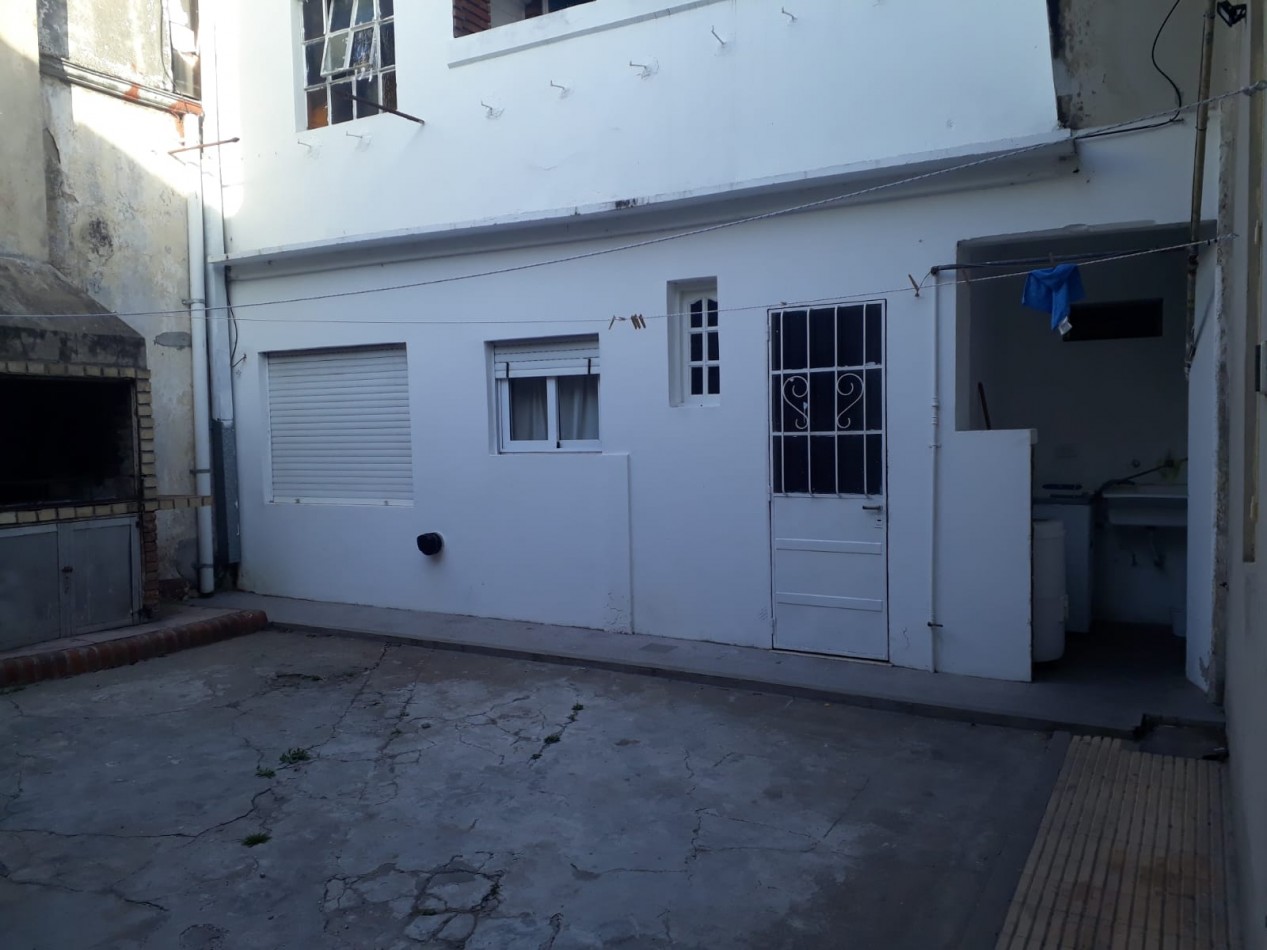  16 y 58 PH EN PLANTA BAJA SOBRE LOTE 10X30  150M2 CUBIERTOS 