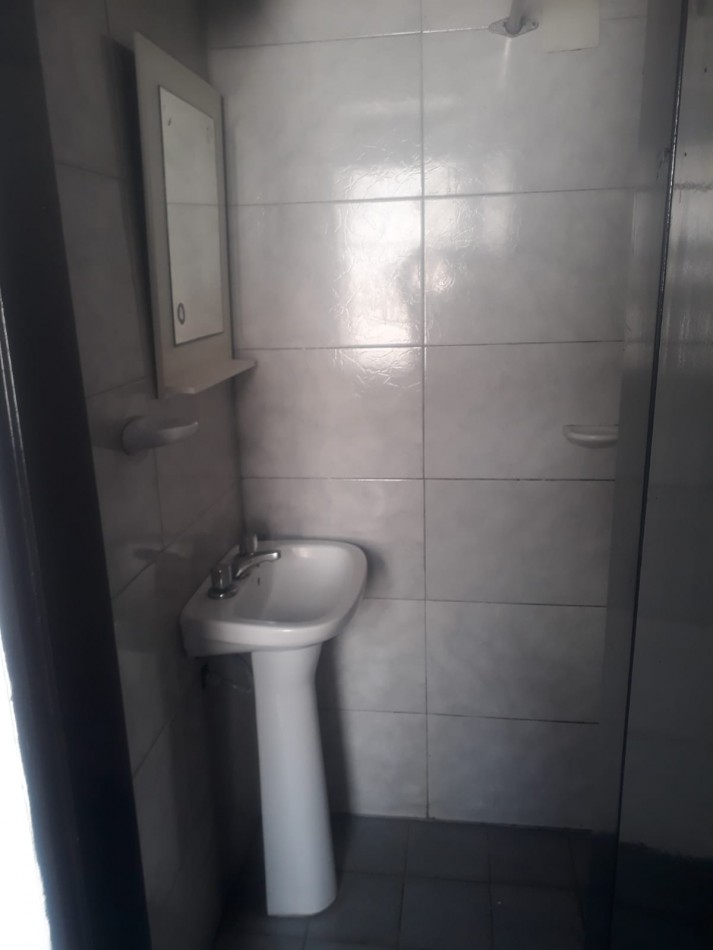  16 y 58 PH EN PLANTA BAJA SOBRE LOTE 10X30  150M2 CUBIERTOS 