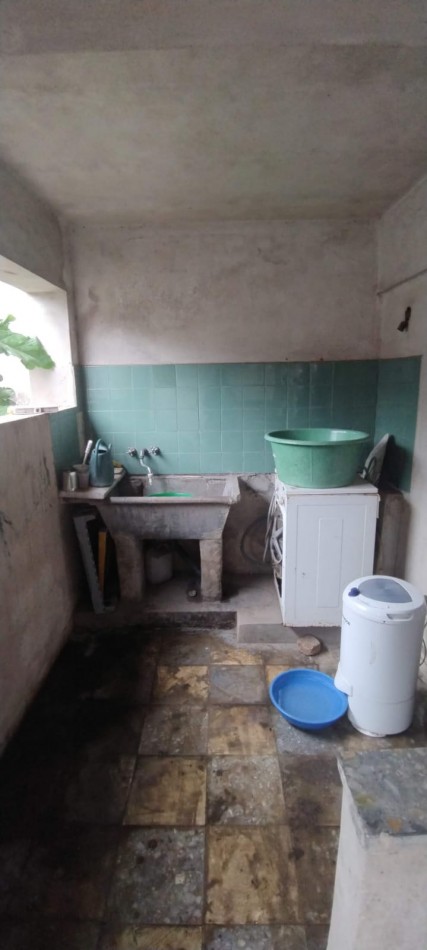 EXCELENTE CASA CON LOCAL COMERCIAL  EN VENTA -3 DORMITORIOS -2 BAÑOS - 3 AMBIENTES 