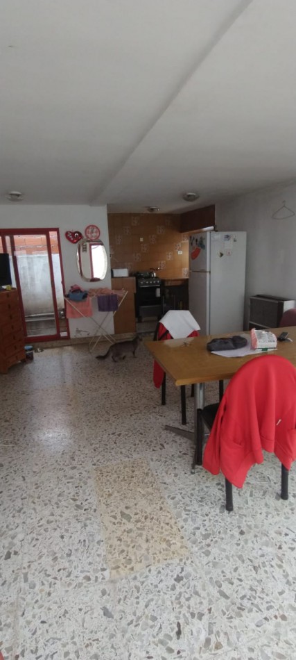 EXCELENTE CASA CON LOCAL COMERCIAL  EN VENTA -3 DORMITORIOS -2 BAÑOS - 3 AMBIENTES 