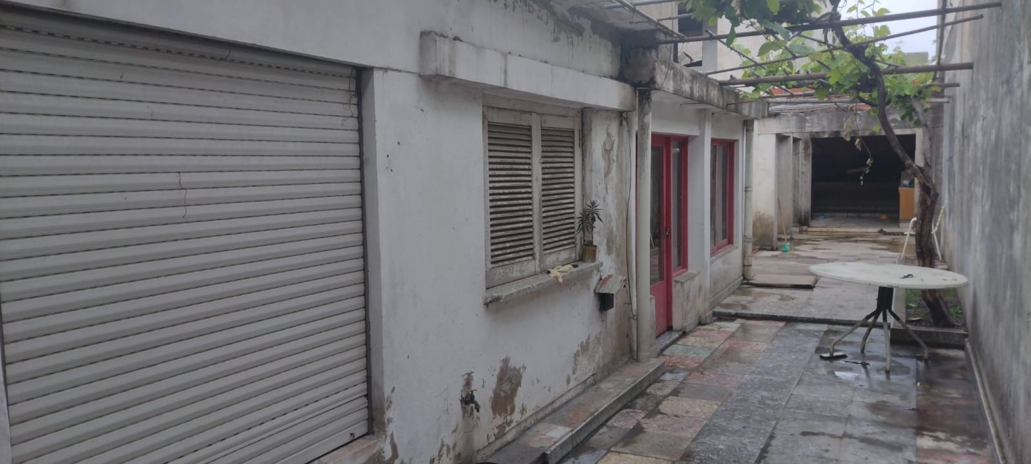 EXCELENTE CASA CON LOCAL COMERCIAL  EN VENTA -3 DORMITORIOS -2 BAÑOS - 3 AMBIENTES 