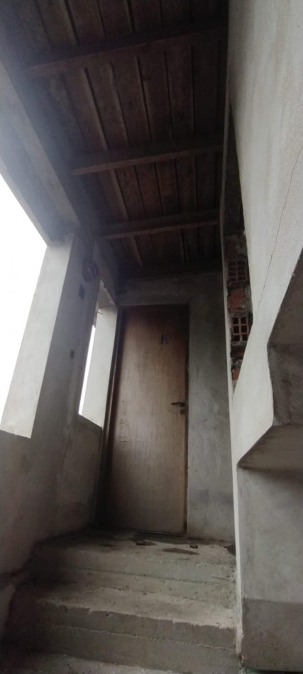 EXCELENTE CASA CON LOCAL COMERCIAL  EN VENTA -3 DORMITORIOS -2 BAÑOS - 3 AMBIENTES 