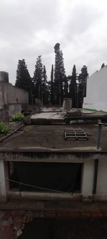EXCELENTE CASA CON LOCAL COMERCIAL  EN VENTA -3 DORMITORIOS -2 BAÑOS - 3 AMBIENTES 