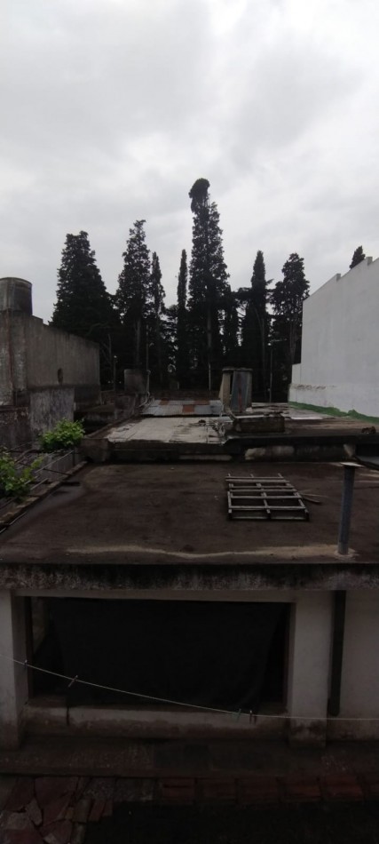 EXCELENTE CASA CON LOCAL COMERCIAL  EN VENTA -3 DORMITORIOS -2 BAÑOS - 3 AMBIENTES 