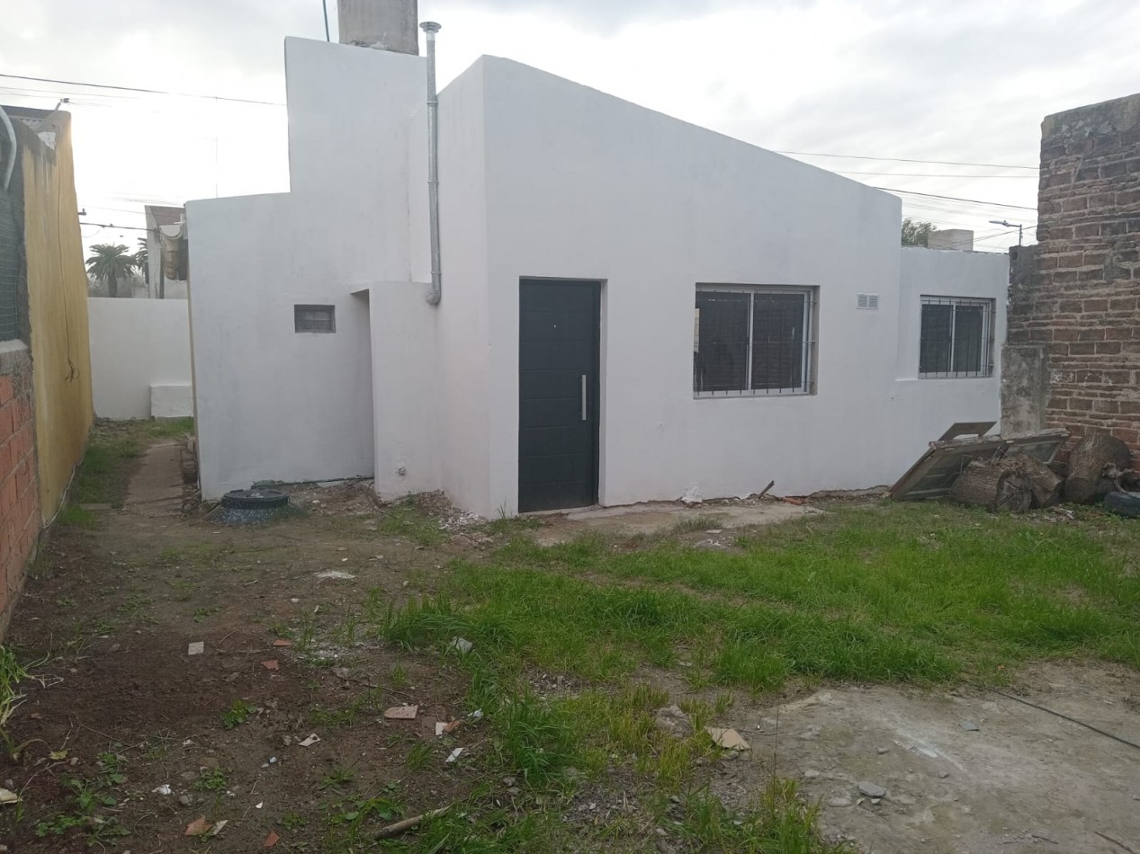EXCELENTE CASA A REFACCIONADA TOTALMENTE NUEVA - 2 DORMITORIOS 