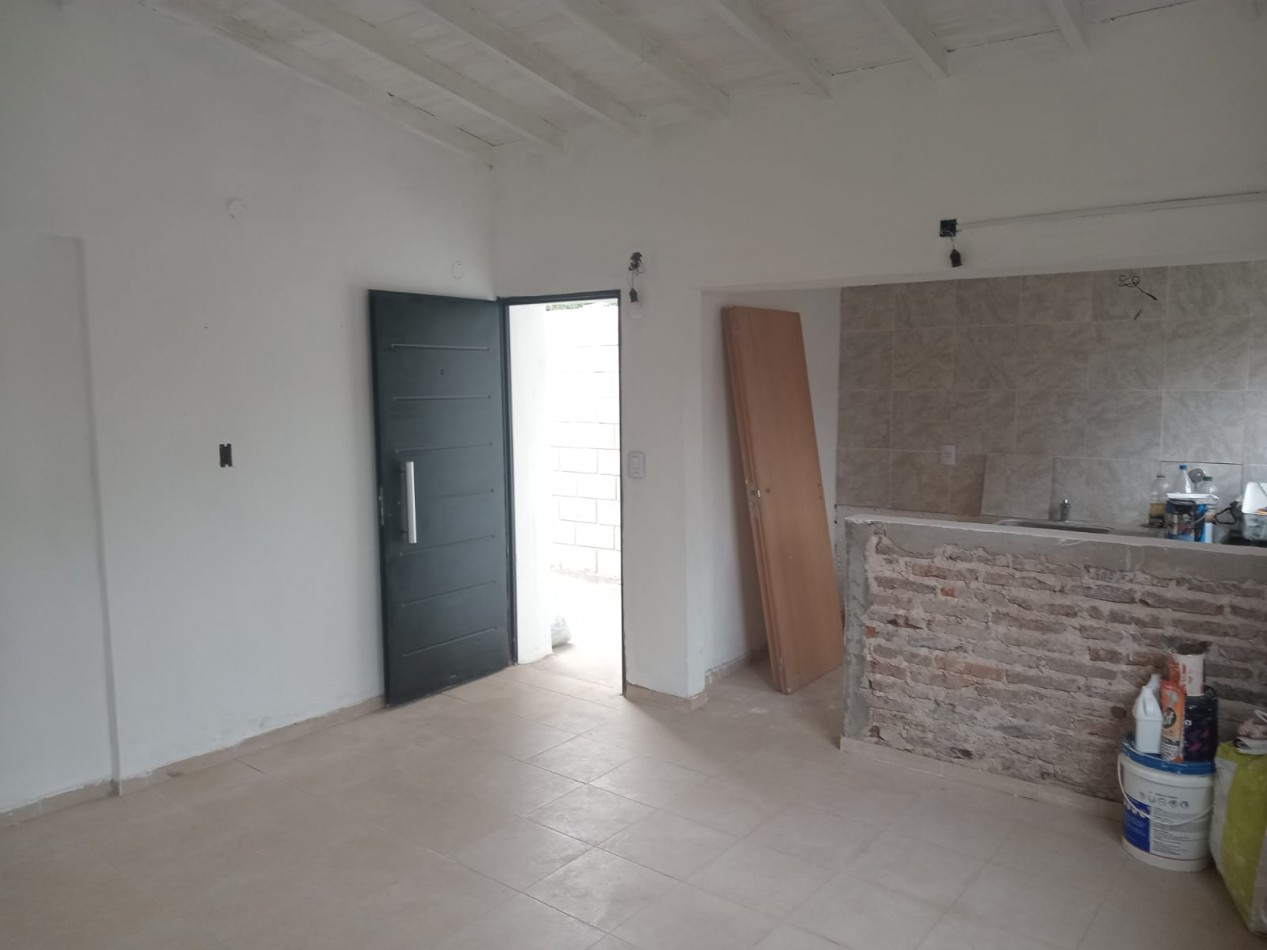 EXCELENTE CASA A REFACCIONADA TOTALMENTE NUEVA - 2 DORMITORIOS 