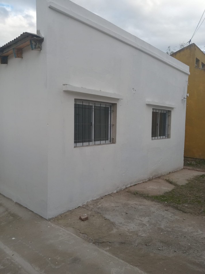 EXCELENTE CASA A REFACCIONADA TOTALMENTE NUEVA - 2 DORMITORIOS 