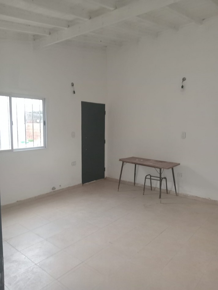 EXCELENTE CASA A REFACCIONADA TOTALMENTE NUEVA - 2 DORMITORIOS 