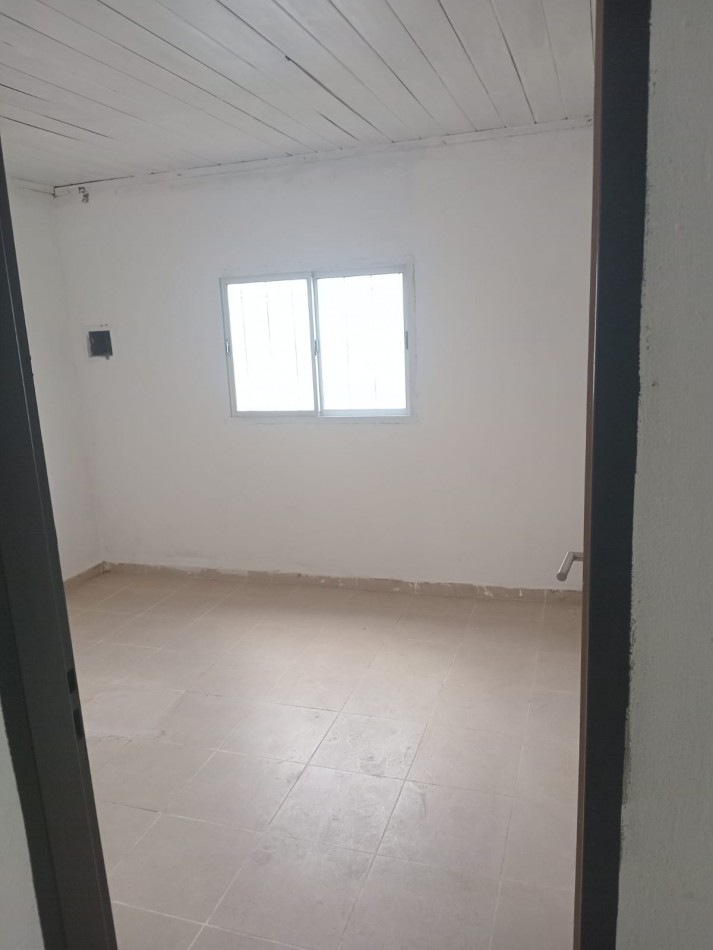 EXCELENTE CASA A REFACCIONADA TOTALMENTE NUEVA - 2 DORMITORIOS 
