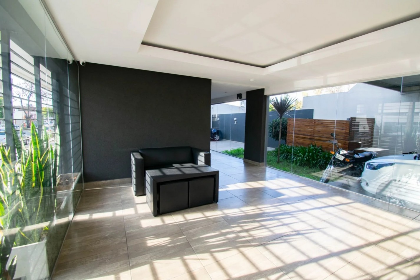25 ESQ 34 TRIPLEX  EN VENTA  -  TRES DORMITORIOS    - DOS COCHERAS 