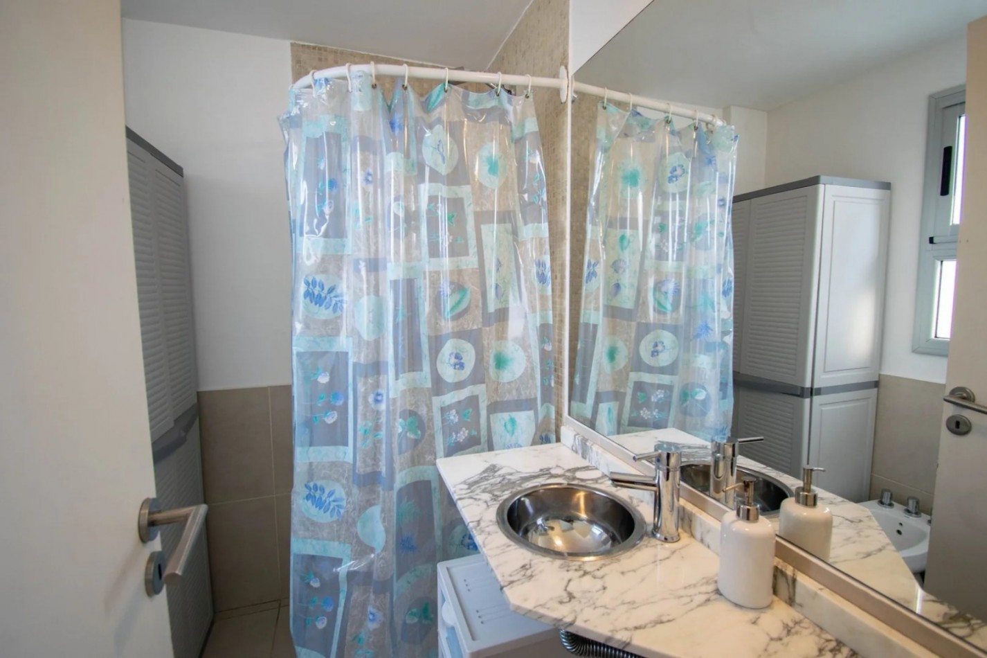 25 ESQ 34 TRIPLEX  EN VENTA  -  TRES DORMITORIOS    - DOS COCHERAS 