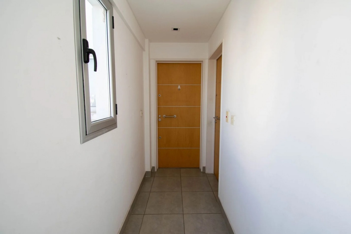 25 ESQ 34 TRIPLEX  EN VENTA  -  TRES DORMITORIOS    - DOS COCHERAS 
