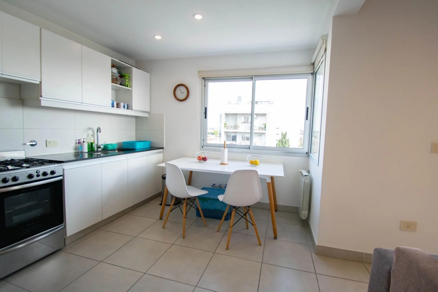 25 ESQ 34 TRIPLEX  EN VENTA  -  TRES DORMITORIOS    - DOS COCHERAS 
