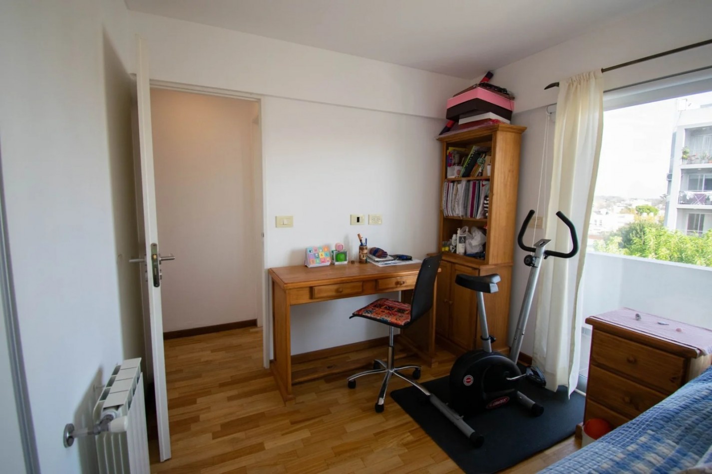 25 ESQ 34 TRIPLEX  EN VENTA  -  TRES DORMITORIOS    - DOS COCHERAS 