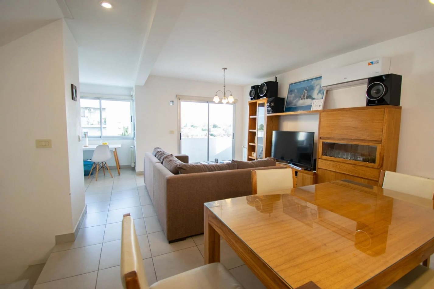 25 ESQ 34 TRIPLEX  EN VENTA  -  TRES DORMITORIOS    - DOS COCHERAS 