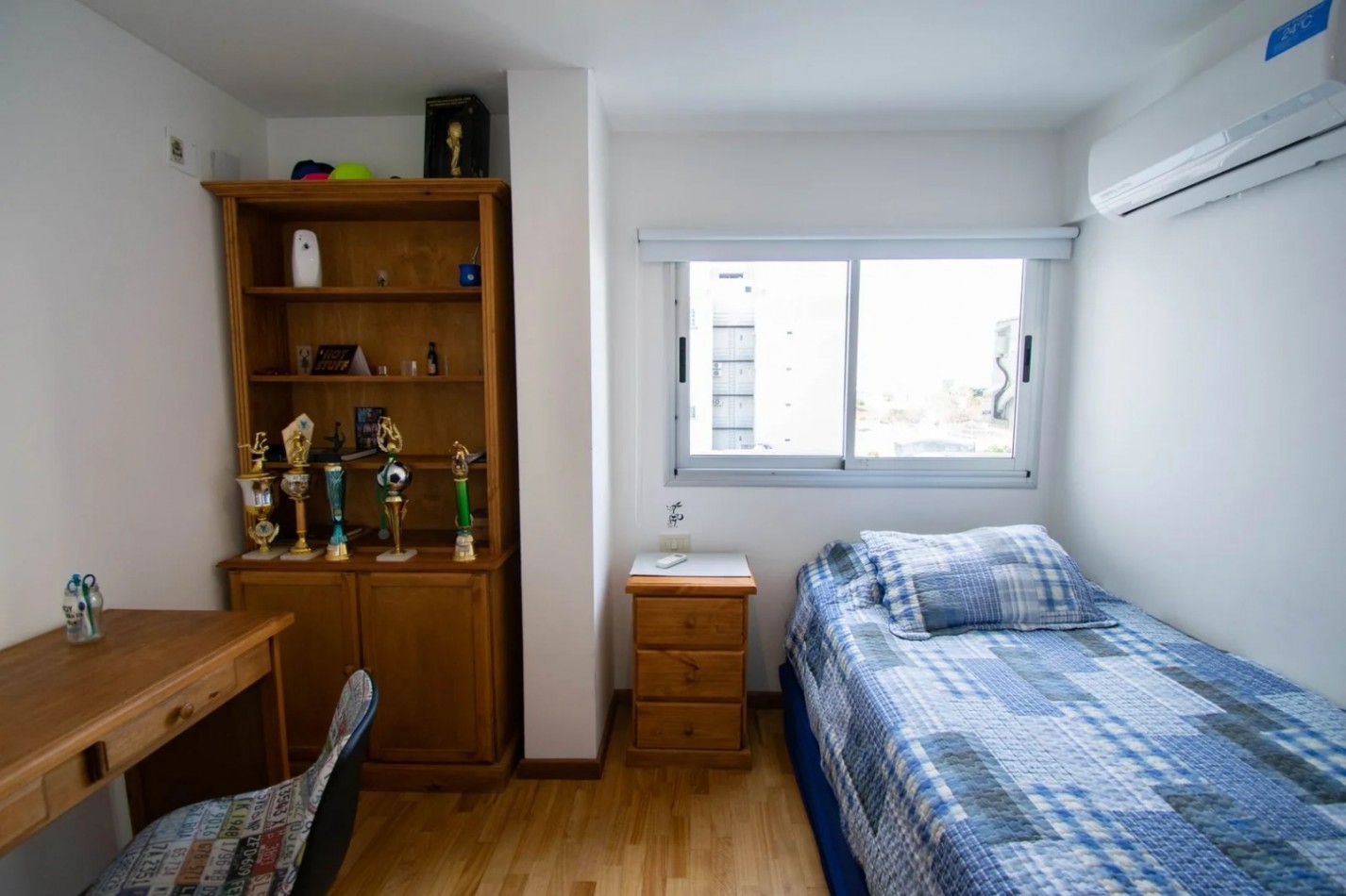 25 ESQ 34 TRIPLEX  EN VENTA  -  TRES DORMITORIOS    - DOS COCHERAS 
