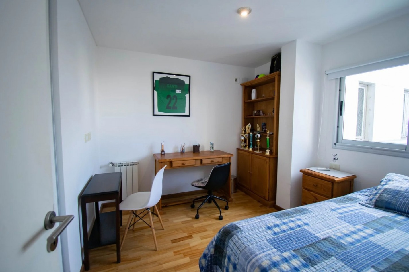 25 ESQ 34 TRIPLEX  EN VENTA  -  TRES DORMITORIOS    - DOS COCHERAS 