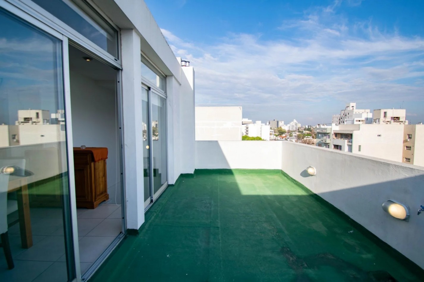 25 ESQ 34 TRIPLEX  EN VENTA  -  TRES DORMITORIOS    - DOS COCHERAS 