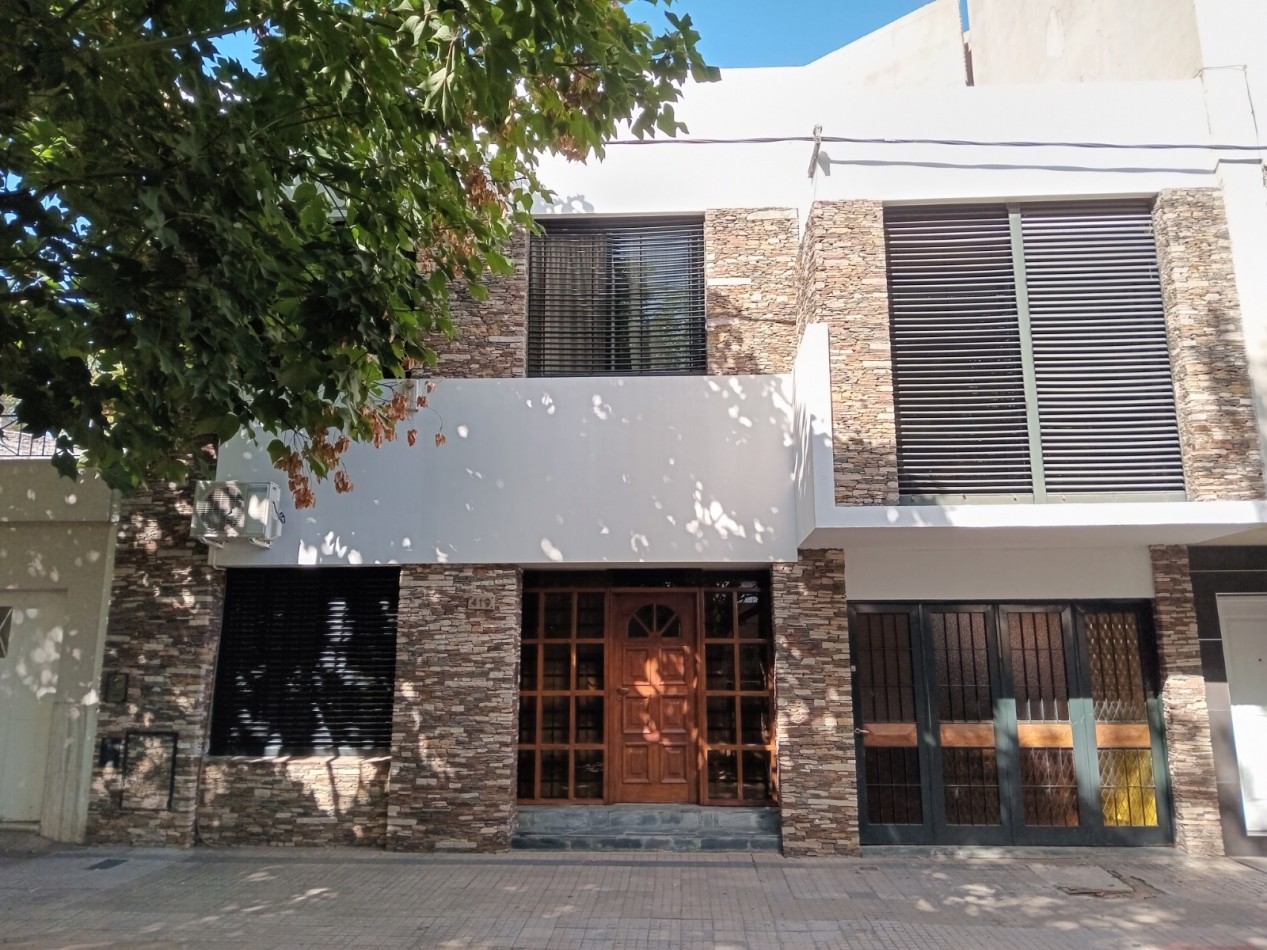 11 y 40 -  EXCELENTE CASA EN VENTA - BARRIO NORTE