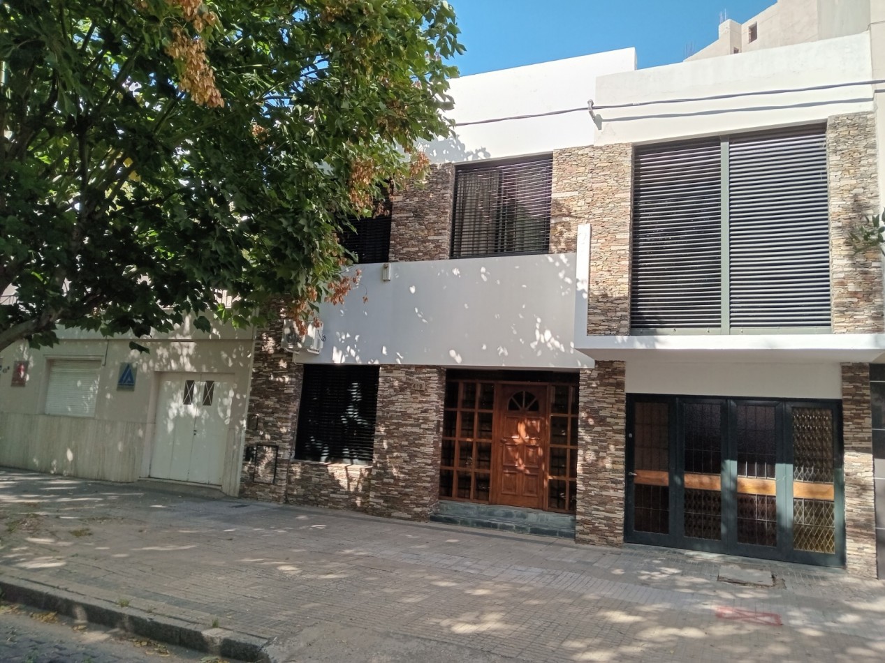 11 y 40 -  EXCELENTE CASA EN VENTA - BARRIO NORTE