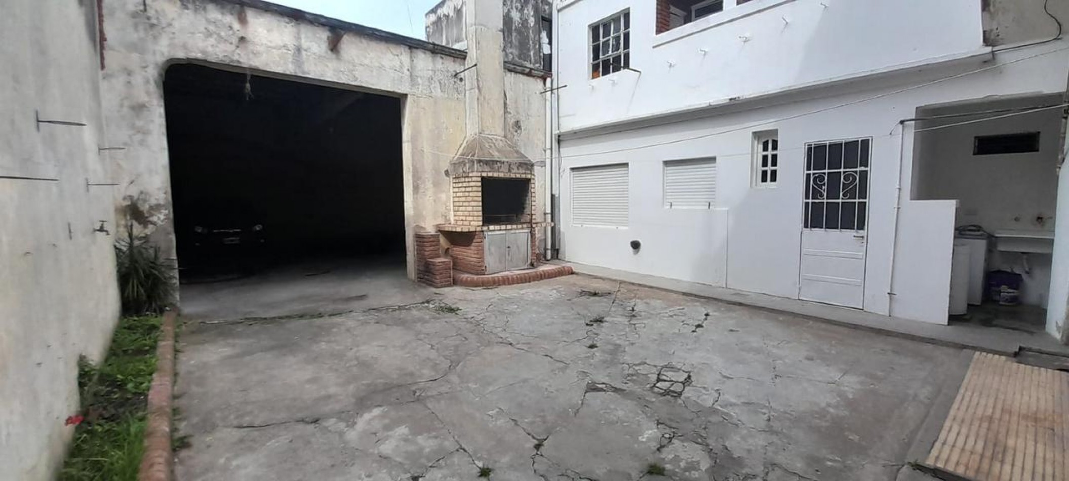  16 y 58 PH EN PLANTA BAJA SOBRE LOTE 10X30  150M2 CUBIERTOS 