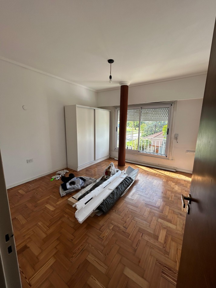 AV 32 ESQ 24 - CASA EN PLANTA ALTA  2 DORM Y TERRAZA