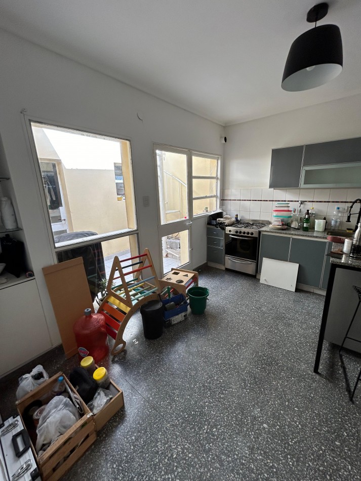 AV 32 ESQ 24 - CASA EN PLANTA ALTA  2 DORM Y TERRAZA