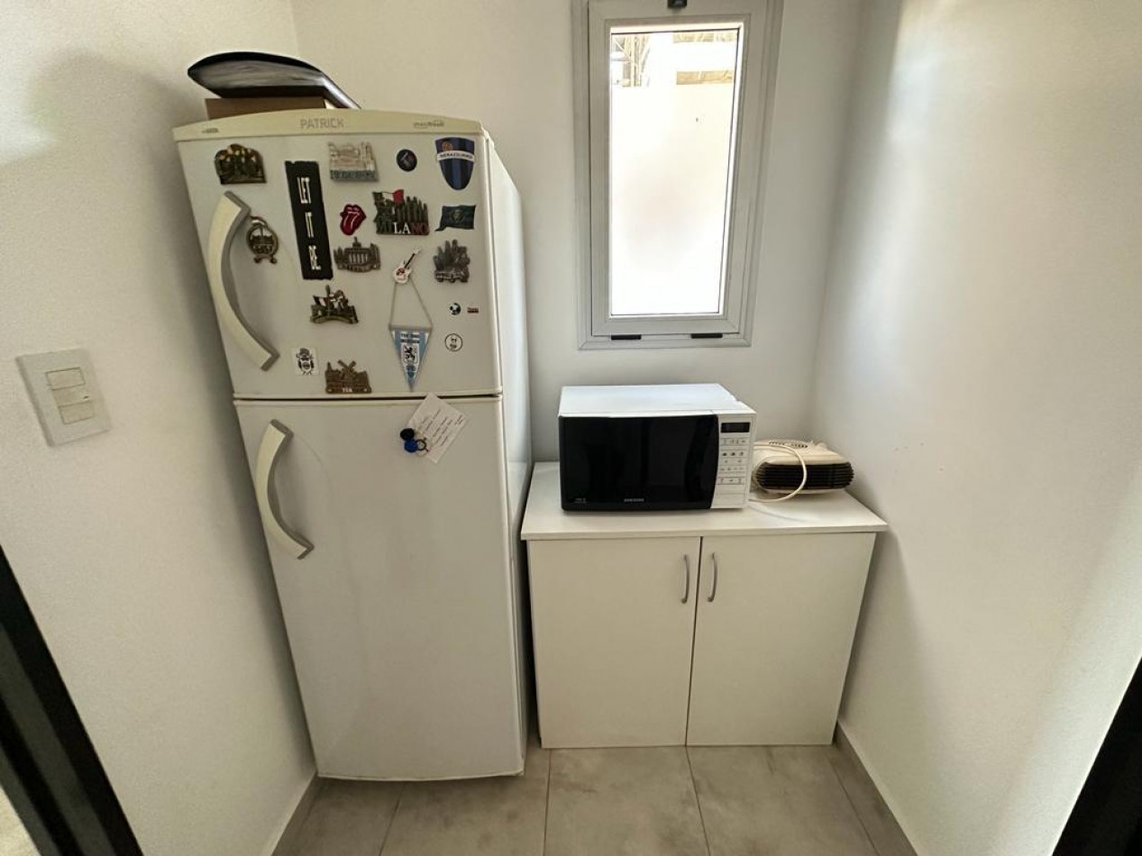 43 E/ 15 y 16 - DEPARTAMENTO MONOAMBIENTE AMPLIO Y DIVISIBLE