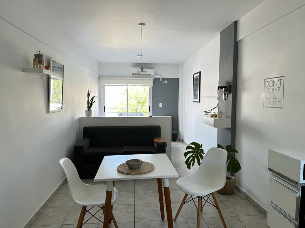43 E/ 15 y 16 - DEPARTAMENTO MONOAMBIENTE AMPLIO Y DIVISIBLE