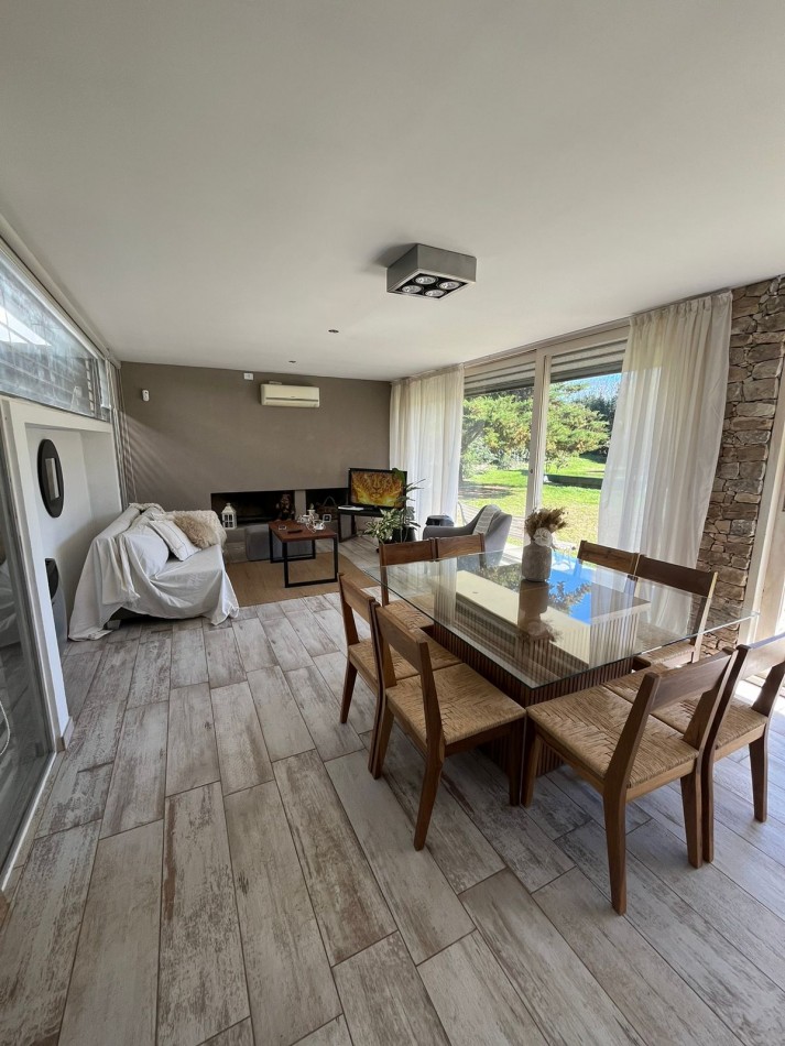 422 E/ 27 Bis y 28 - Venta Casa Sobre Lote de 20x 50 - Villa Elisa
