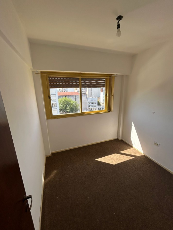 47 E/ 2 Y 3 DEPARTAMENTO DE 2 DORMITORIOS EN VENTA - ZONA FACULTADES