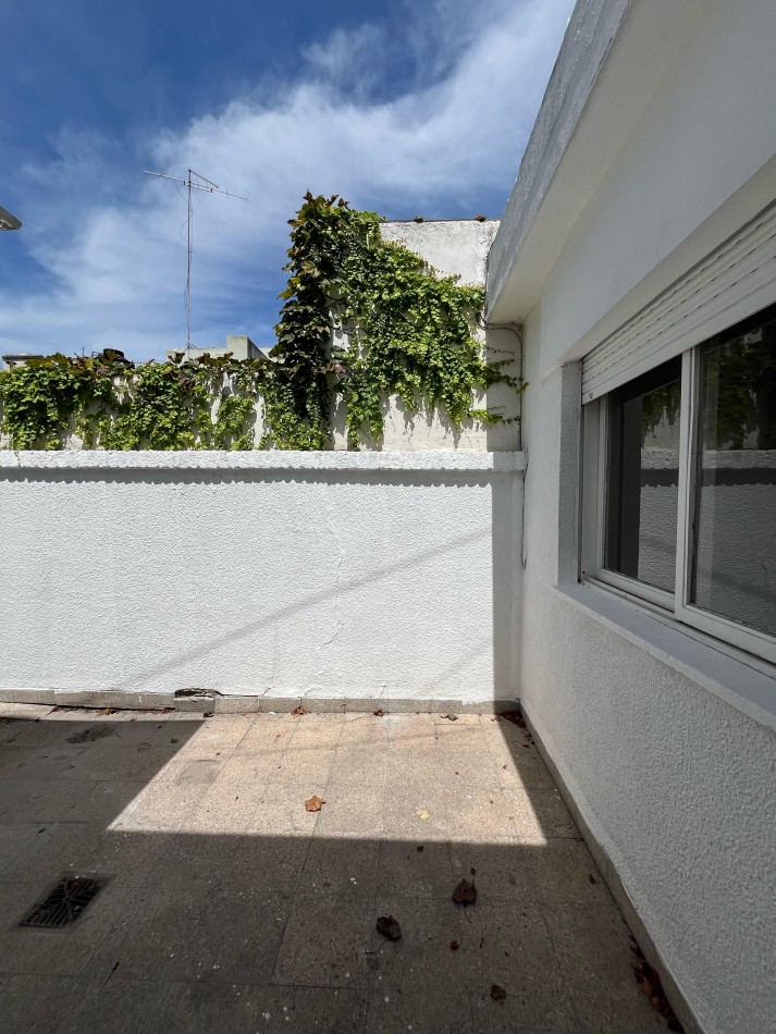 DEPARTAMENTO EN VENTA - 1 (o 2) DORMITORIOS - CON PATIO - COCINA A REFACCIONAR