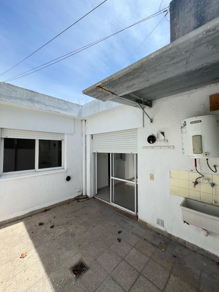 DEPARTAMENTO EN VENTA - 1 (o 2) DORMITORIOS - CON PATIO - COCINA A REFACCIONAR