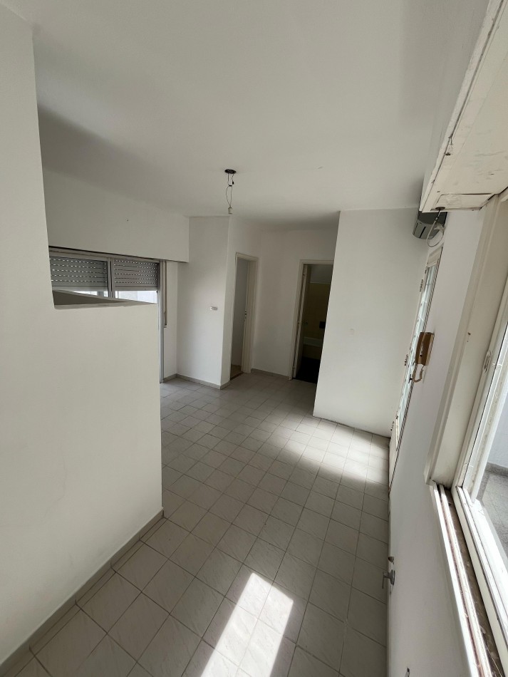 DEPARTAMENTO EN VENTA - 1 (o 2) DORMITORIOS - CON PATIO - COCINA A REFACCIONAR