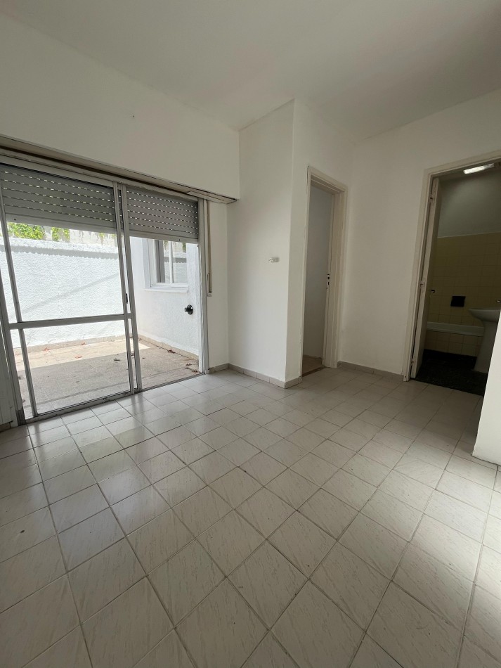 DEPARTAMENTO EN VENTA - 1 (o 2) DORMITORIOS - CON PATIO - COCINA A REFACCIONAR