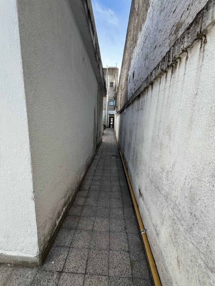 DEPARTAMENTO EN VENTA - 1 (o 2) DORMITORIOS - CON PATIO - COCINA A REFACCIONAR