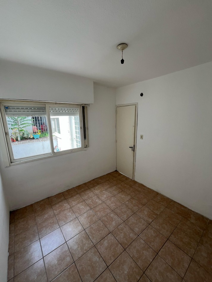 DEPARTAMENTO EN VENTA - 1 (o 2) DORMITORIOS - CON PATIO - COCINA A REFACCIONAR