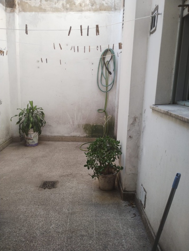 AV 1 E/ 61 Y 62 - PH UN DORMITORIO - CON PATIO
