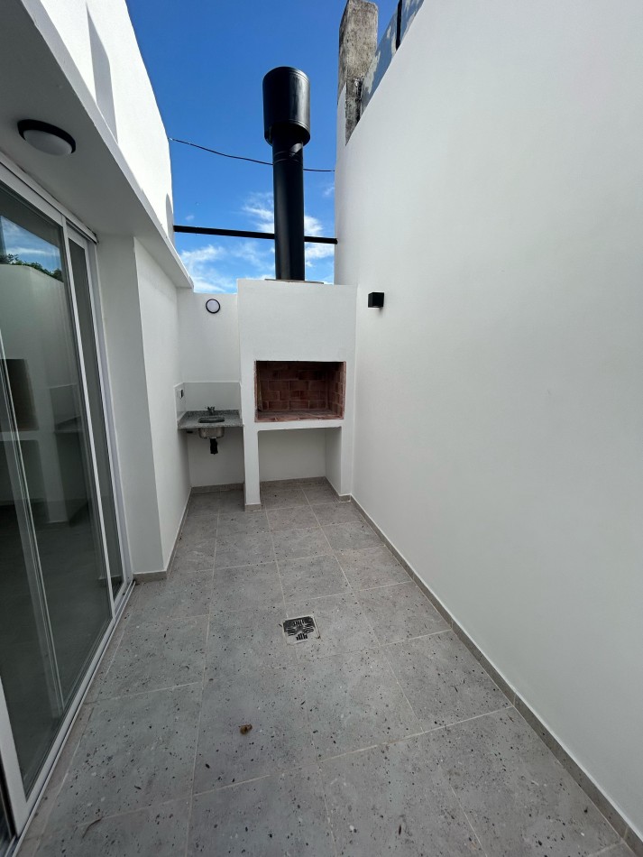 14 e/ 70 y 17 -  VENDEMOS PH 2 DORM - REFACCIONADO A NUEVO