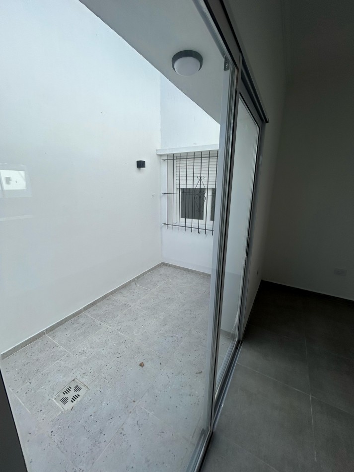 14 e/ 70 y 17 -  VENDEMOS PH 2 DORM - REFACCIONADO A NUEVO