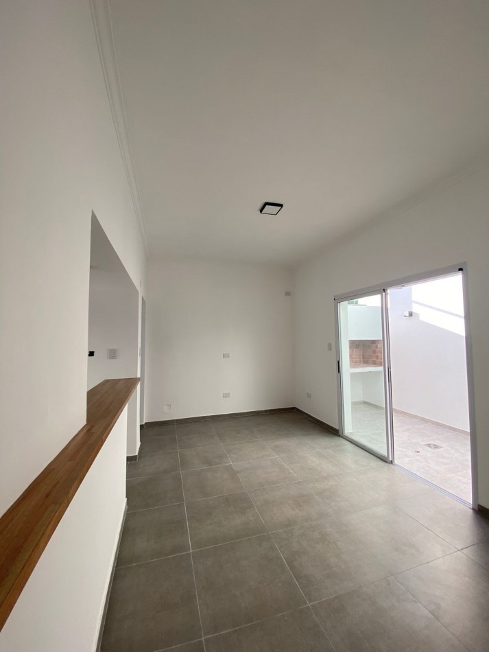 14 e/ 70 y 17 -  VENDEMOS PH 2 DORM - REFACCIONADO A NUEVO
