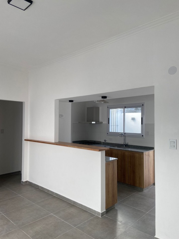 14 e/ 70 y 17 -  VENDEMOS PH 2 DORM - REFACCIONADO A NUEVO