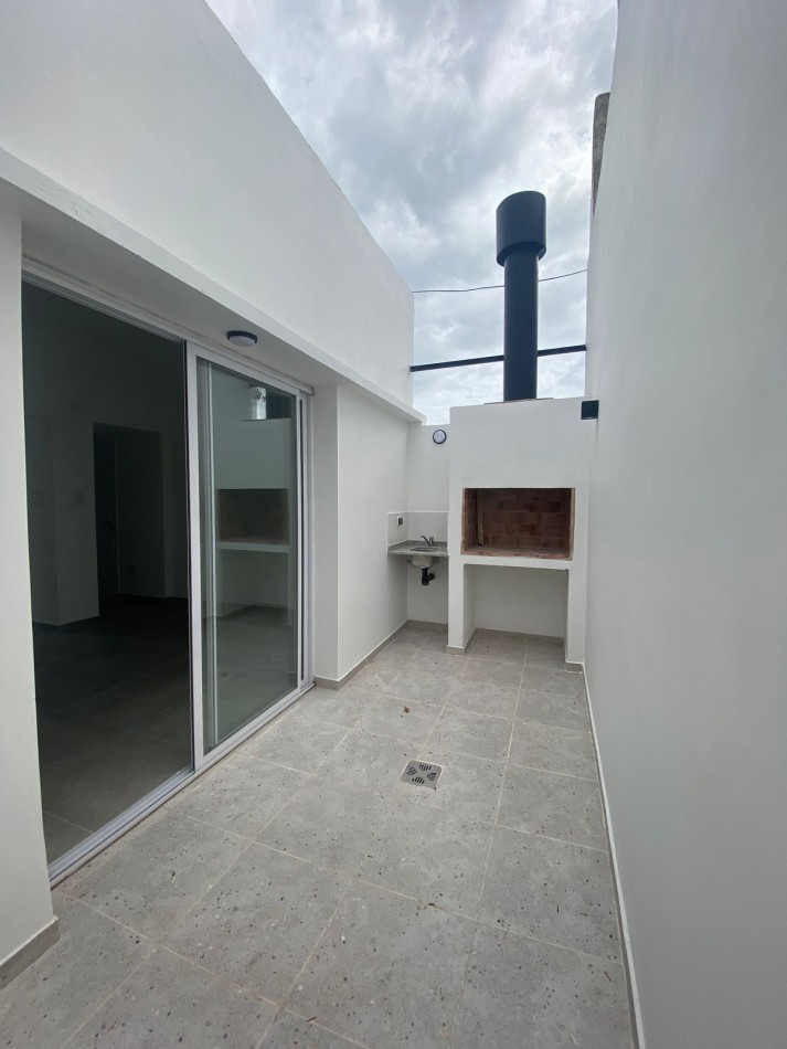 14 e/ 70 y 17 -  VENDEMOS PH 2 DORM - REFACCIONADO A NUEVO