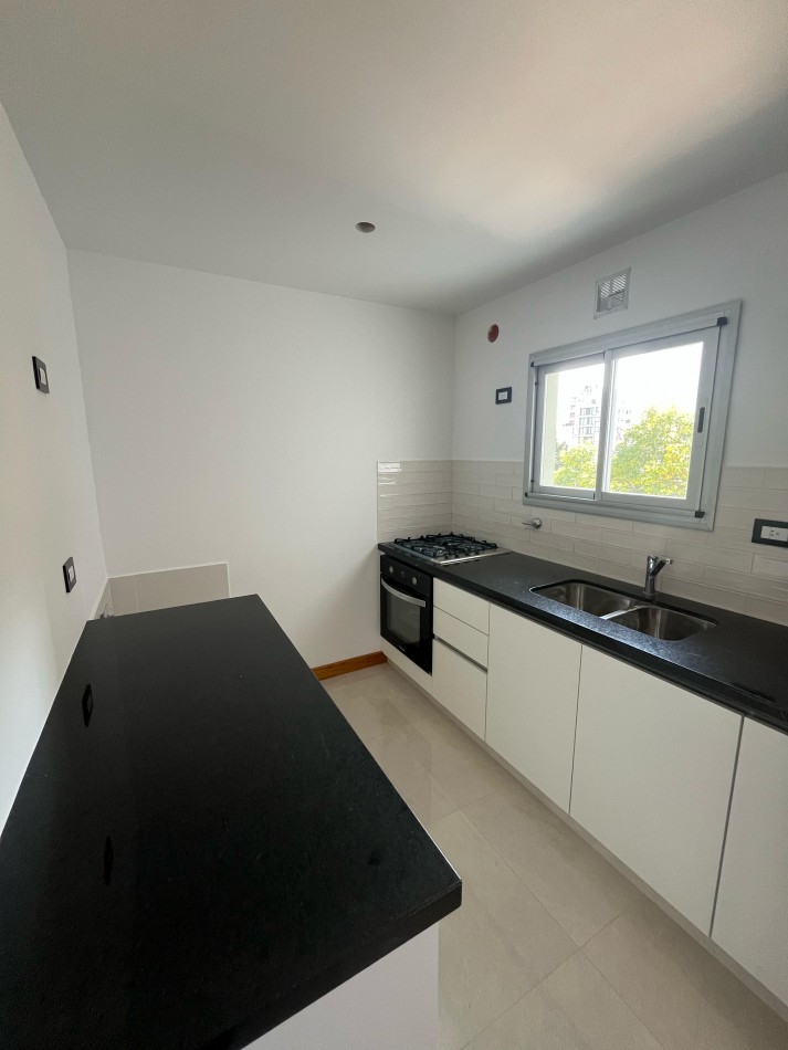 47 e/17 y 18 - departamentos de categoria de 1 dormitorio- A estrenar 