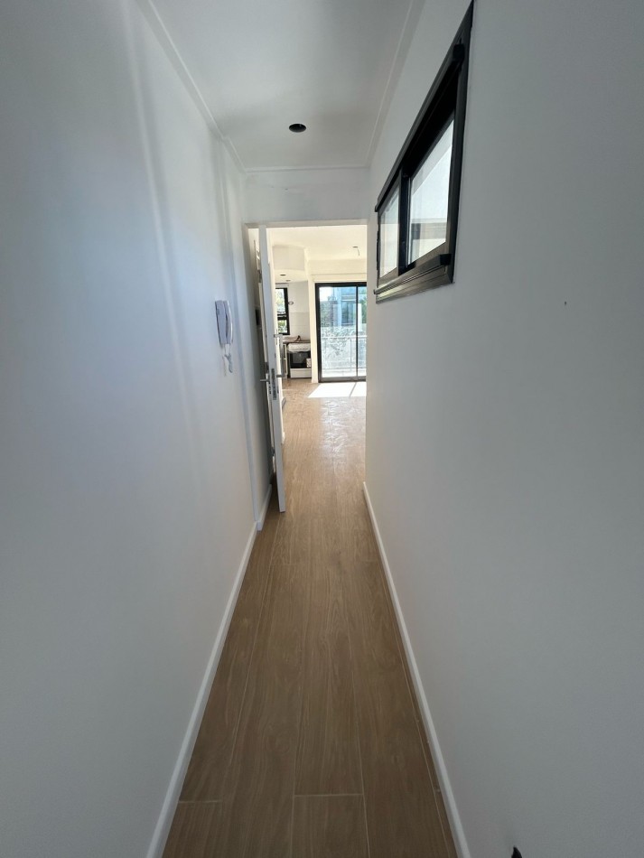 41 E/ 17 Y 18 . 1 DORMITORIOS SEMI PISO-  BARRIO NORTE 