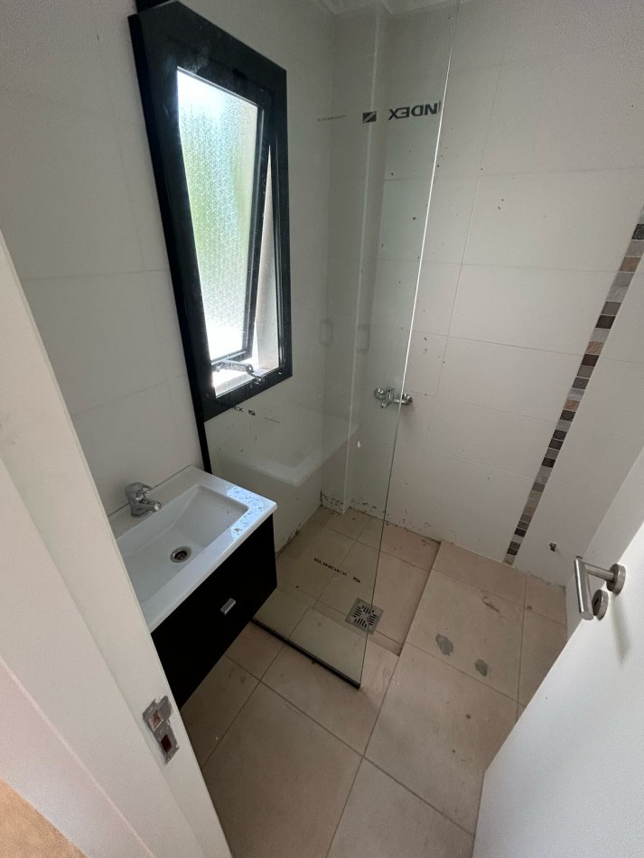 41 E/ 17 Y 18 . 1 DORMITORIOS SEMI PISO-  BARRIO NORTE 