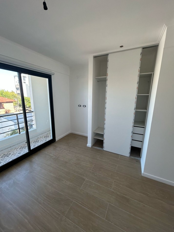 41 E/ 17 Y 18 . 1 DORMITORIOS SEMI PISO-  BARRIO NORTE 