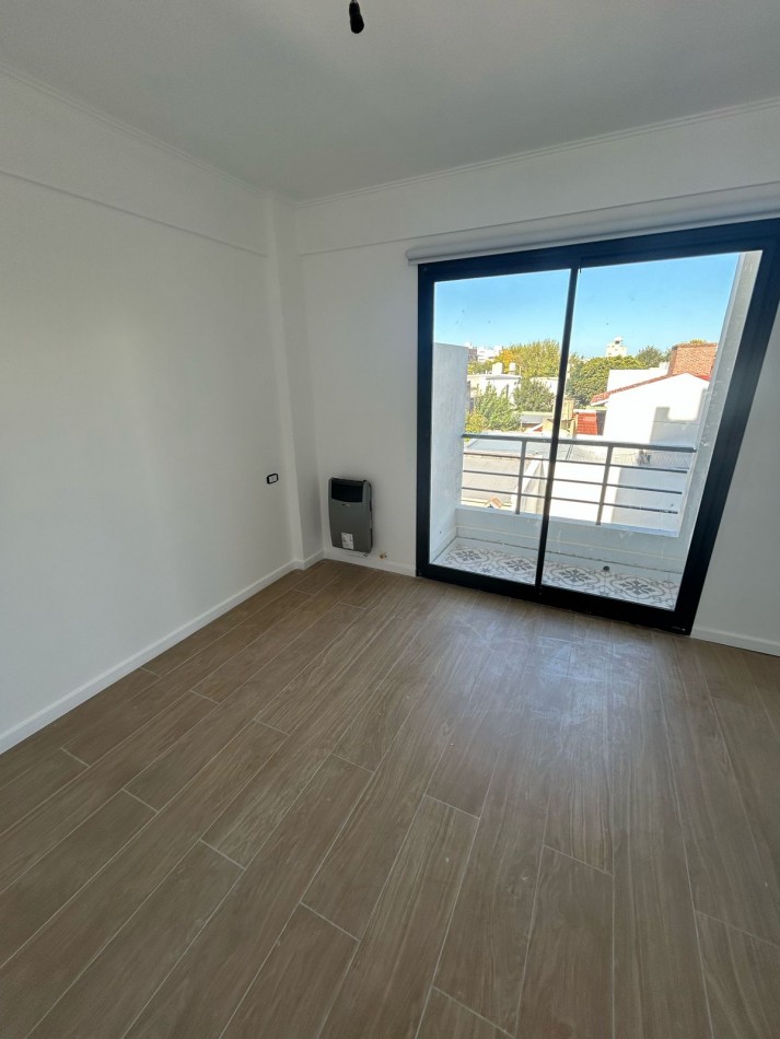 41 E/ 17 Y 18 . 1 DORMITORIOS SEMI PISO-  BARRIO NORTE 